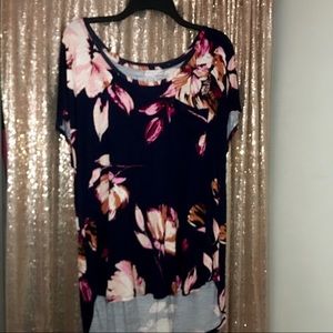 Beautiful floral Hi/low blouse.